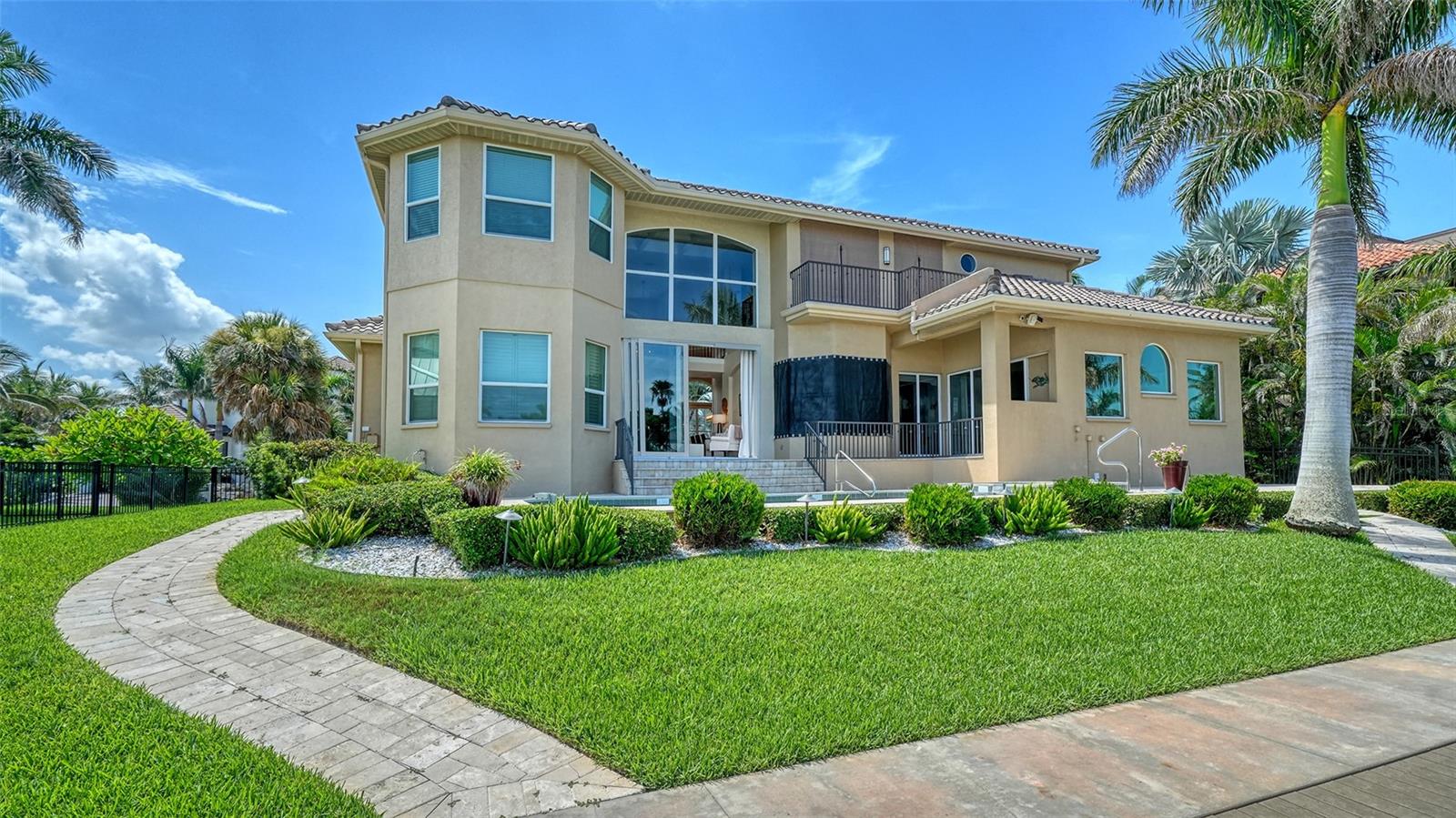 COUNTRY CLUB SHORES - Residential