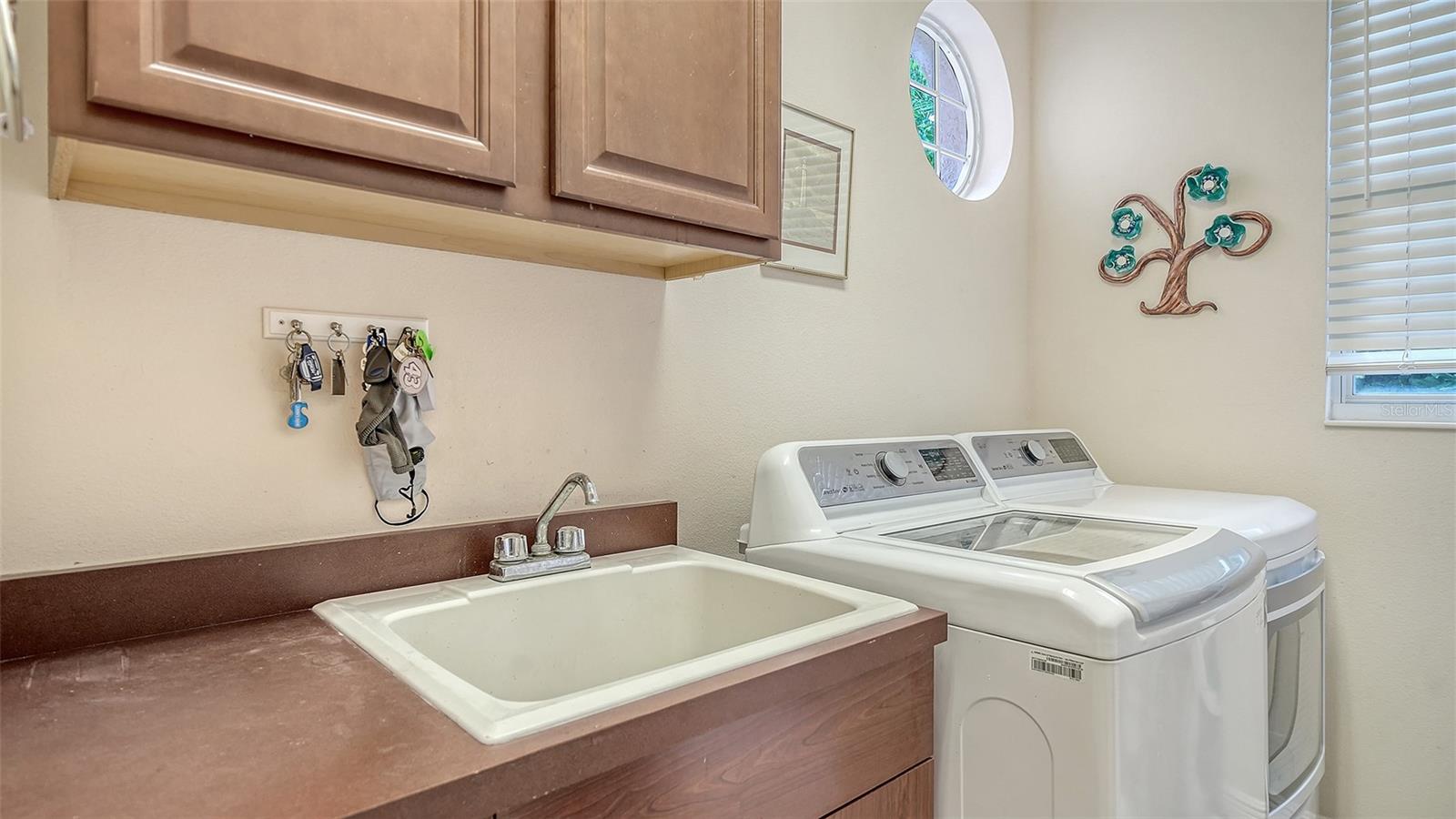 COUNTRY CLUB SHORES - Residential