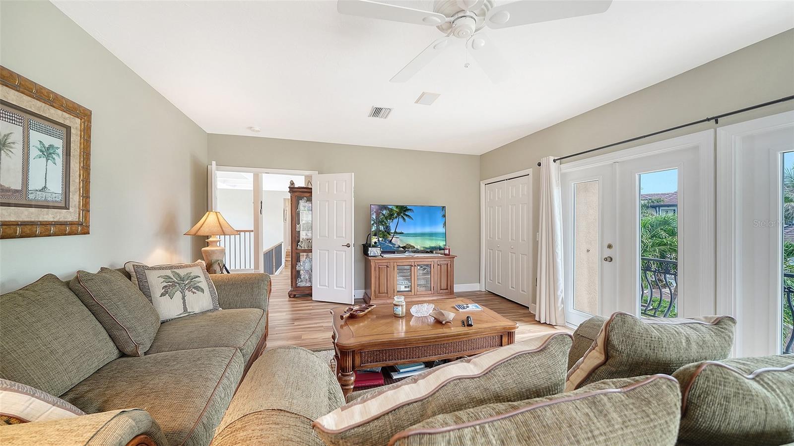 COUNTRY CLUB SHORES - Residential