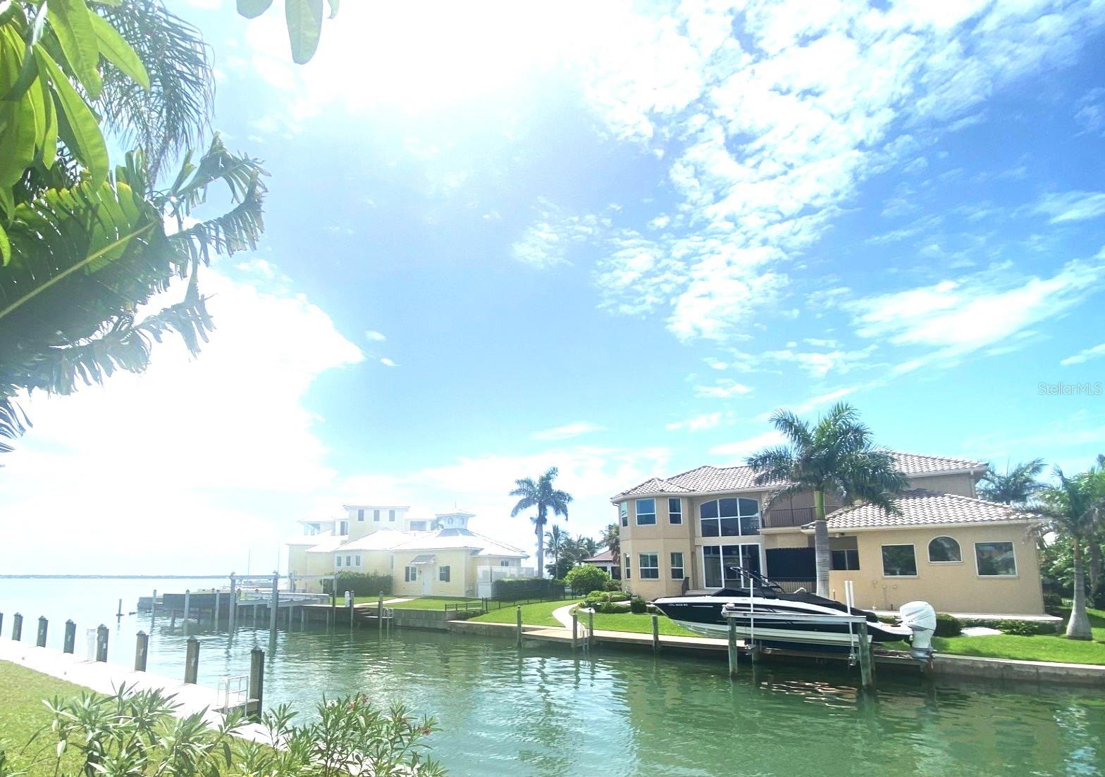 COUNTRY CLUB SHORES - Residential