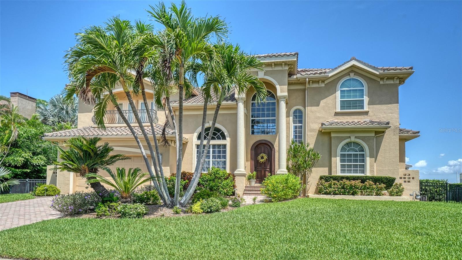 COUNTRY CLUB SHORES - Residential