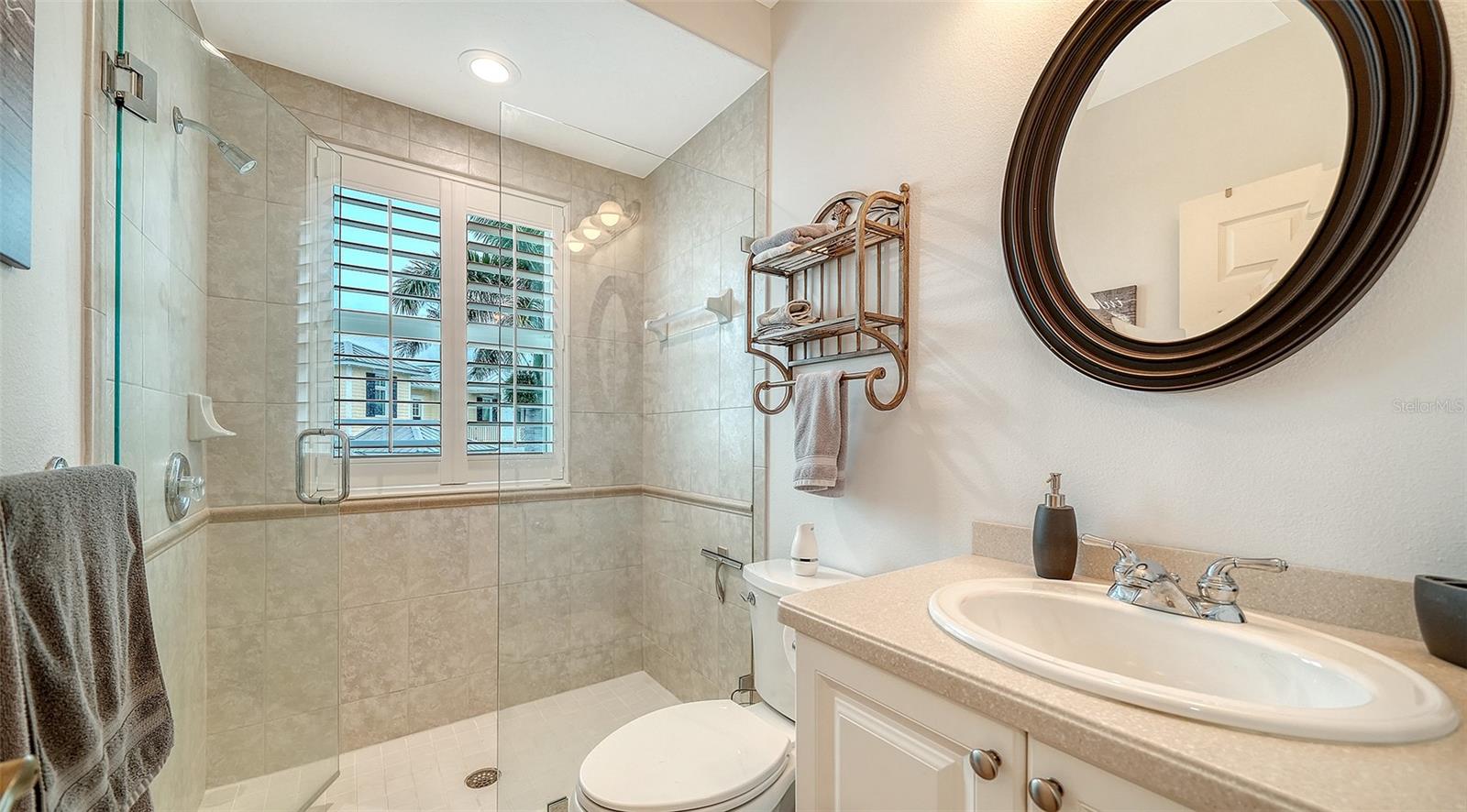 COUNTRY CLUB SHORES - Residential