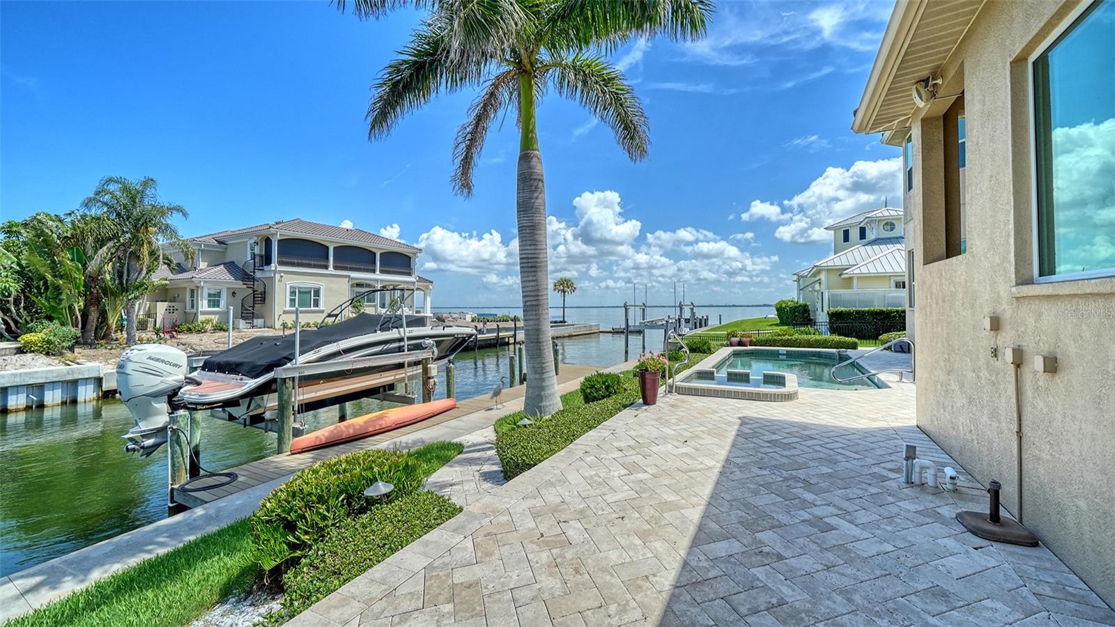 COUNTRY CLUB SHORES - Residential