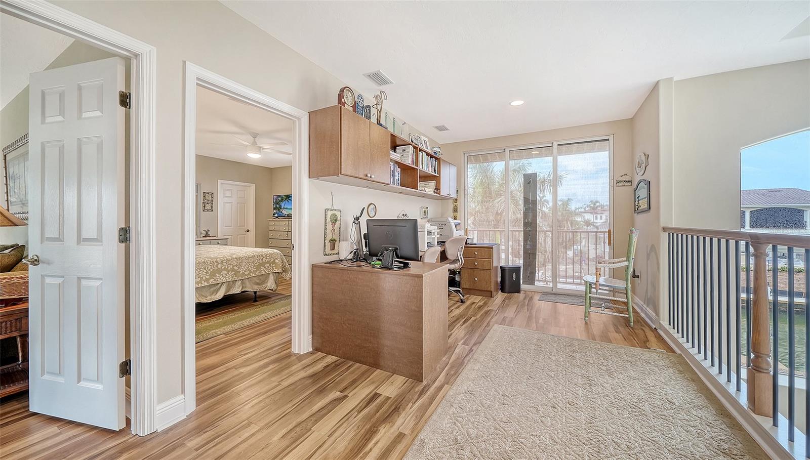 COUNTRY CLUB SHORES - Residential