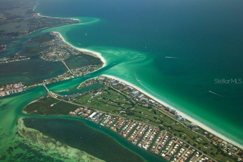 COUNTRY CLUB SHORES - Residential