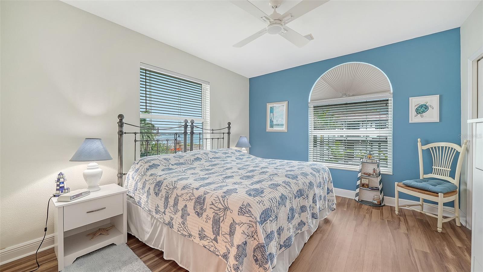 COUNTRY CLUB SHORES - Residential