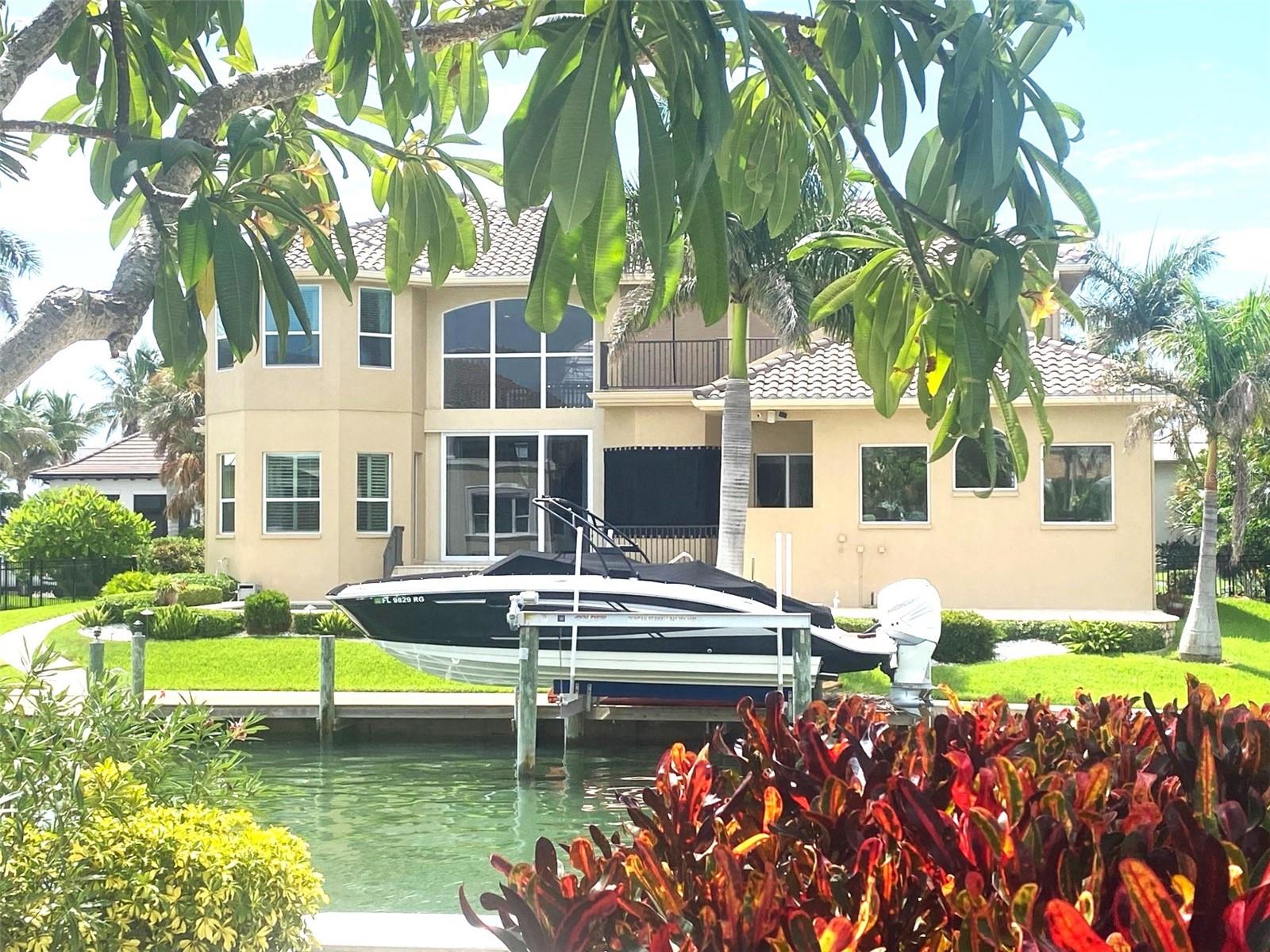 COUNTRY CLUB SHORES - Residential