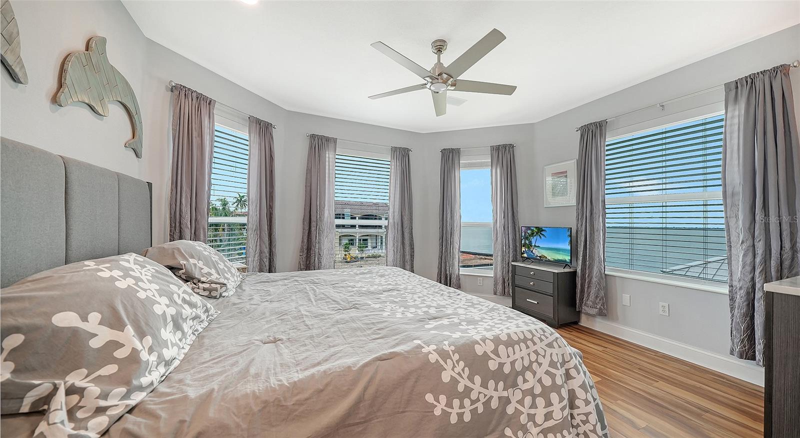COUNTRY CLUB SHORES - Residential