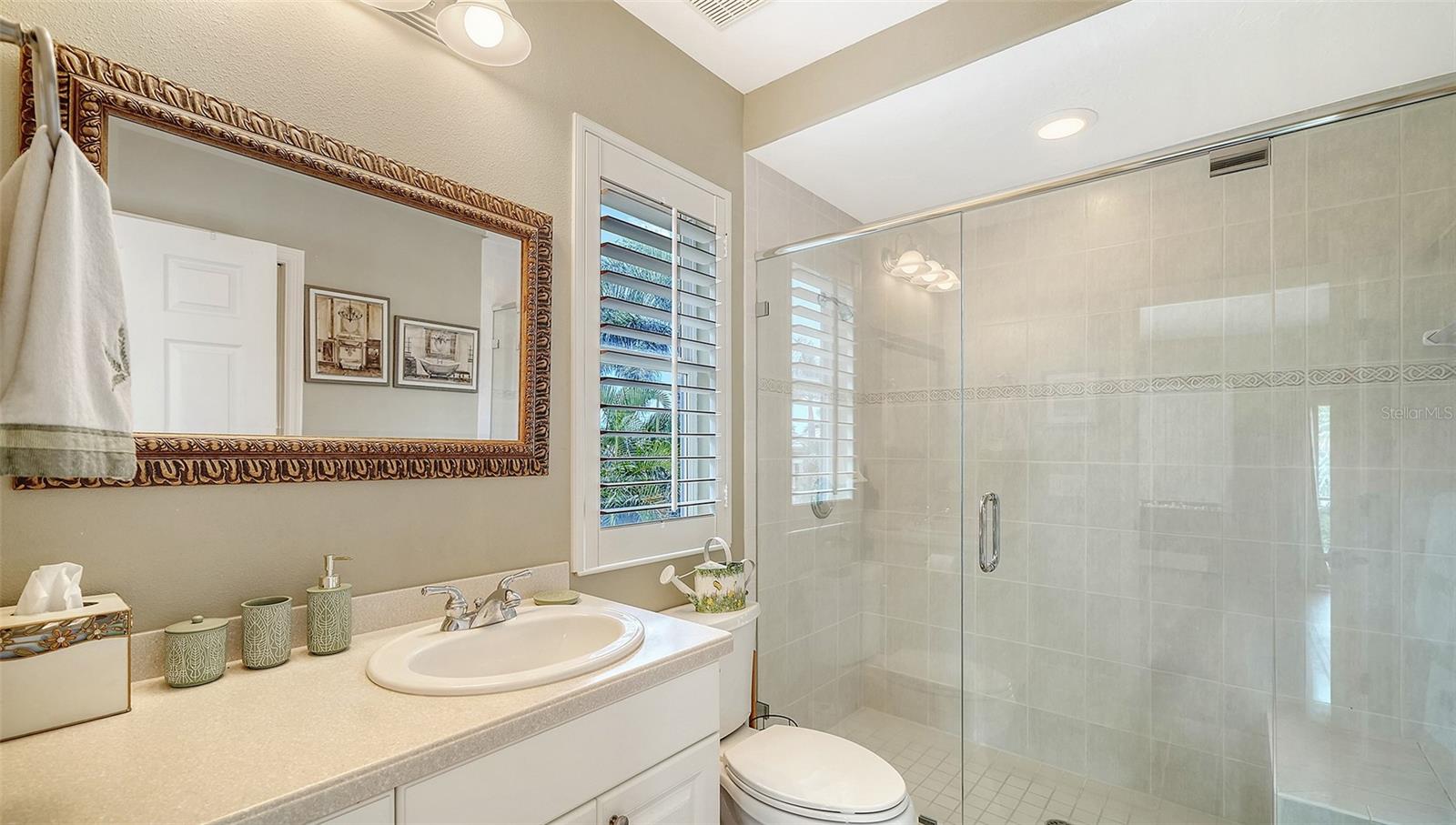 COUNTRY CLUB SHORES - Residential