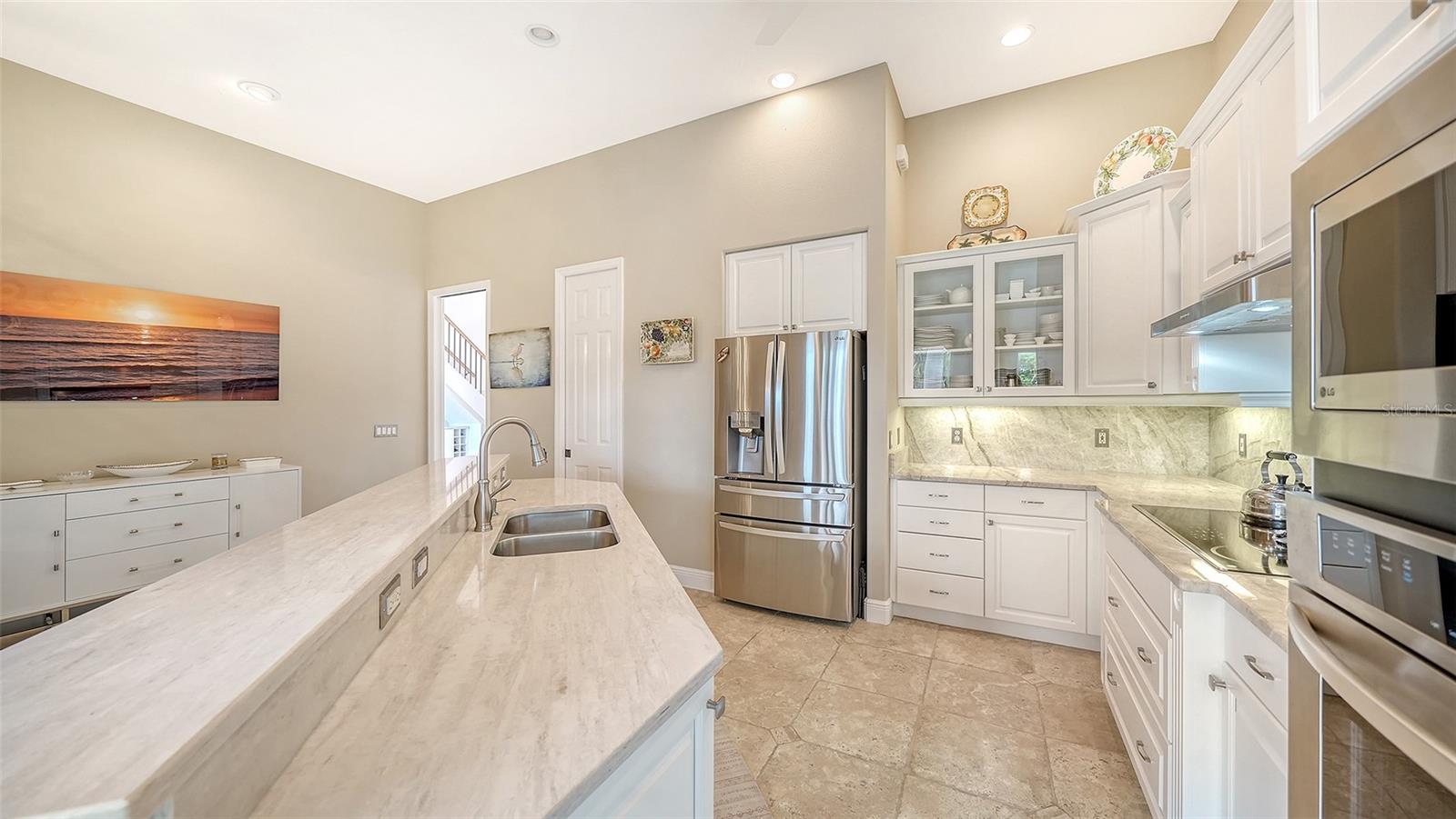 COUNTRY CLUB SHORES - Residential