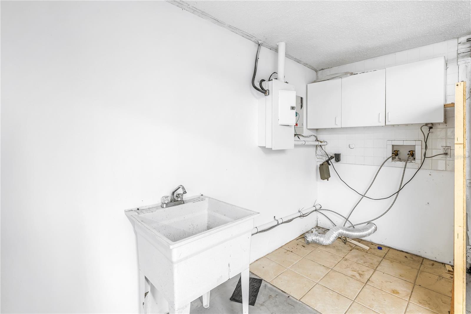 SWEETWATER TWNHM CONDO PH3 - Residential