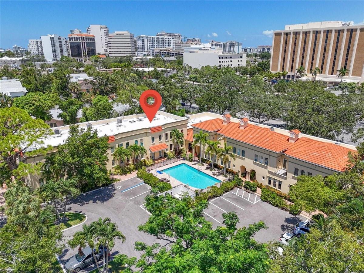 THE VILLAS ON LAUREL - Residential