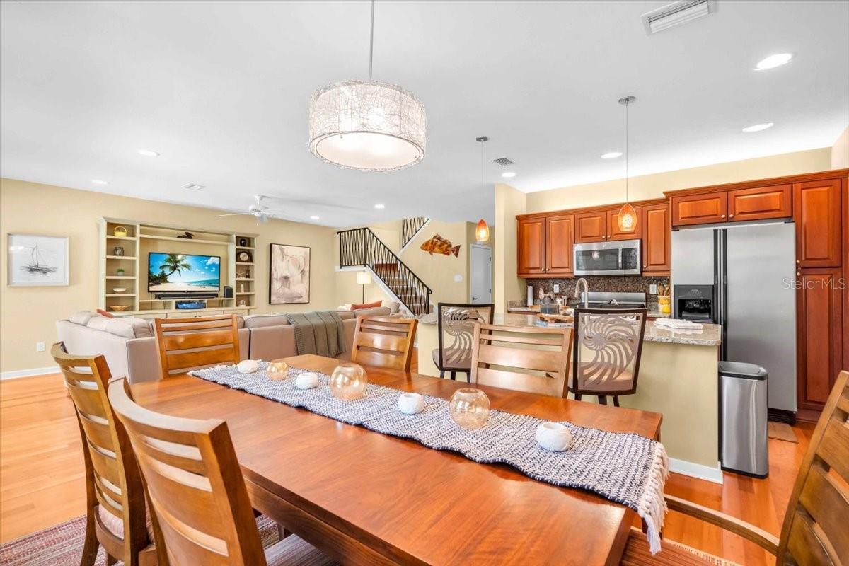 THE VILLAS ON LAUREL - Residential