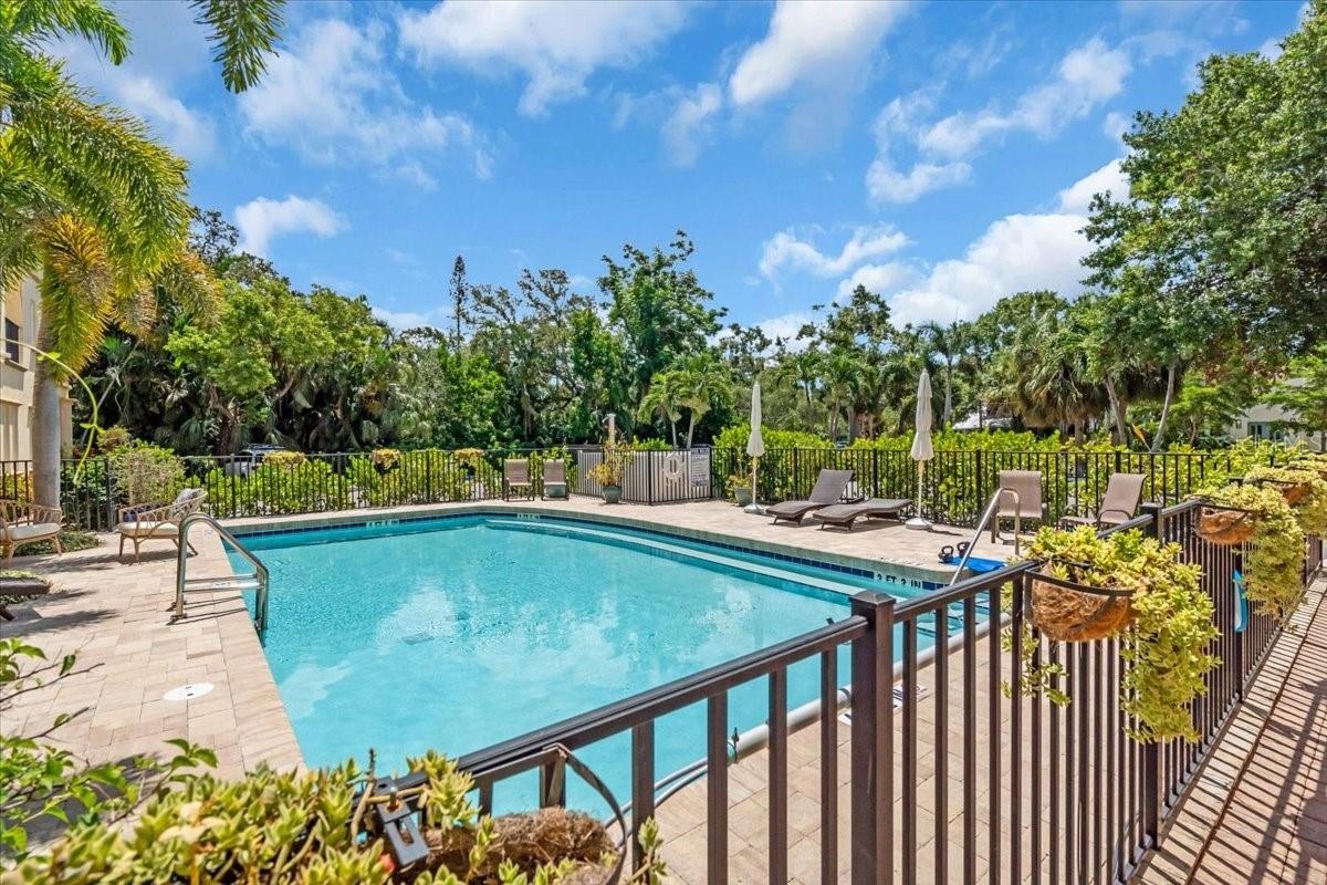 THE VILLAS ON LAUREL - Residential
