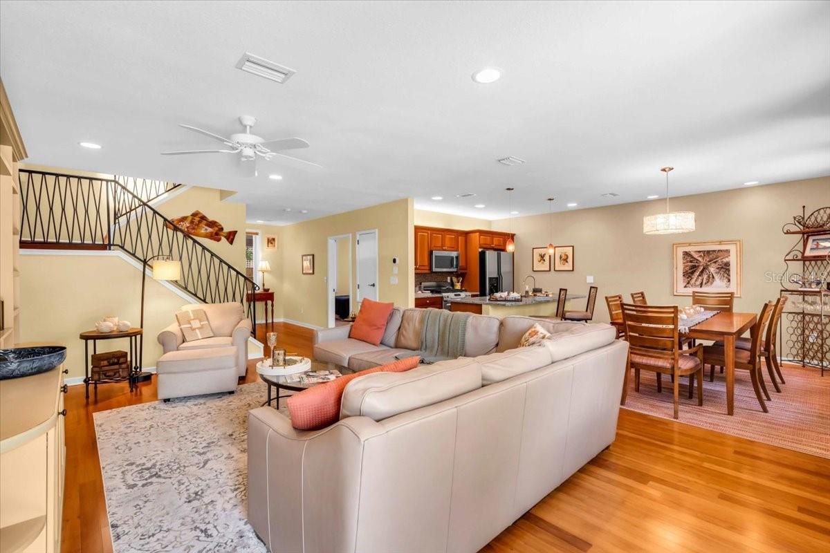 THE VILLAS ON LAUREL - Residential