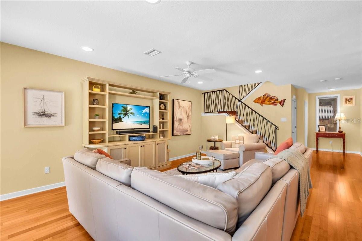 THE VILLAS ON LAUREL - Residential