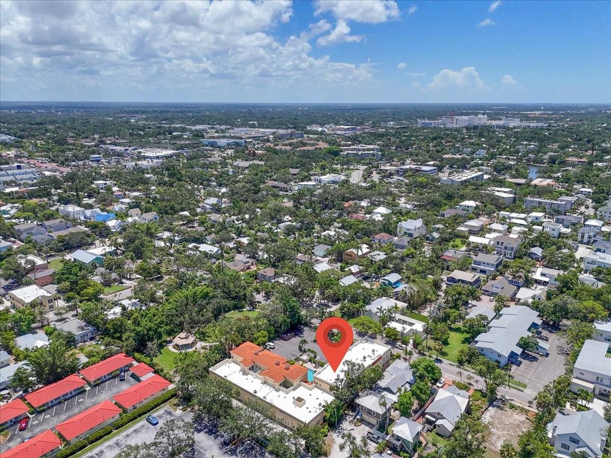 THE VILLAS ON LAUREL - Residential