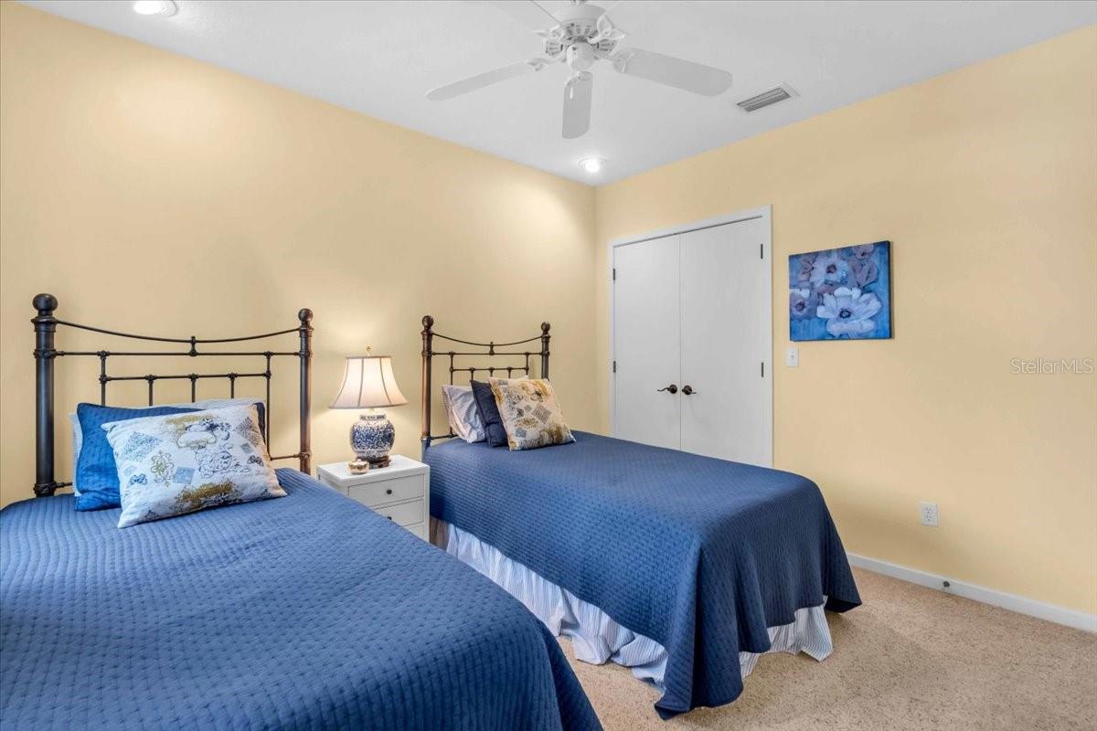 THE VILLAS ON LAUREL - Residential