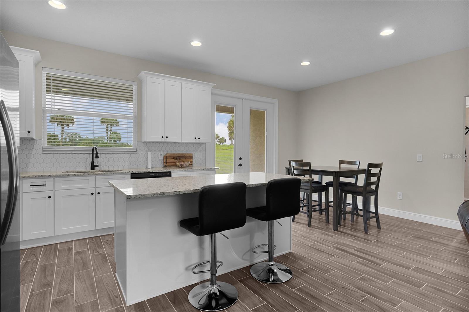 LAKE LOUISE ESTATE - Residential