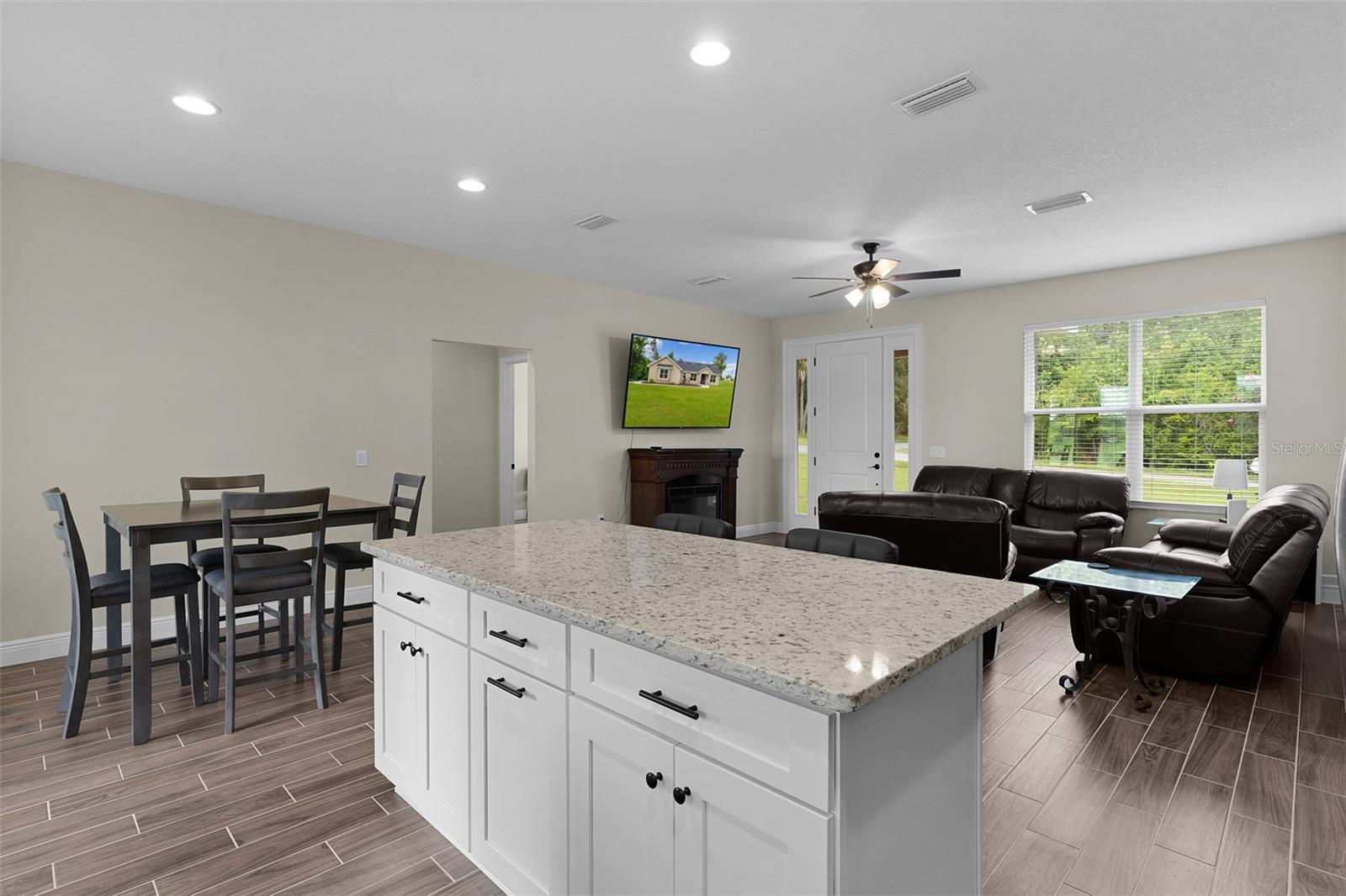 LAKE LOUISE ESTATE - Residential