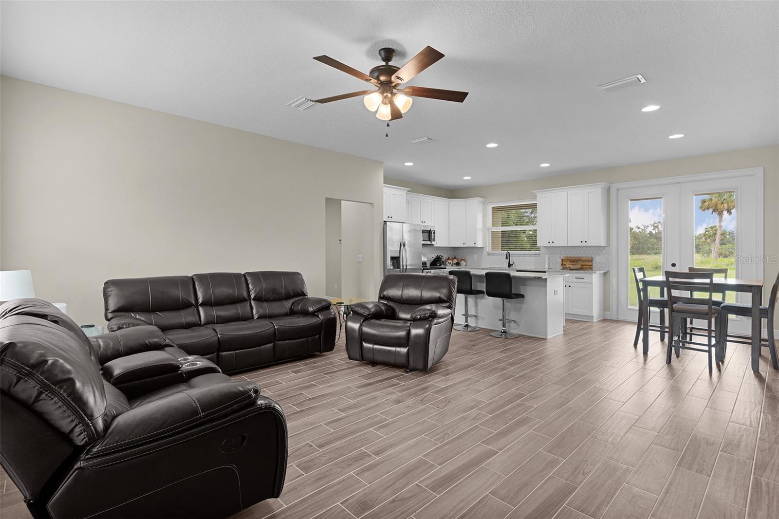 LAKE LOUISE ESTATE - Residential