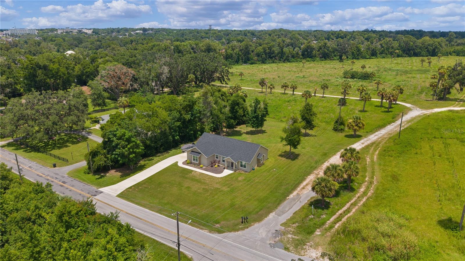LAKE LOUISE ESTATE - Residential
