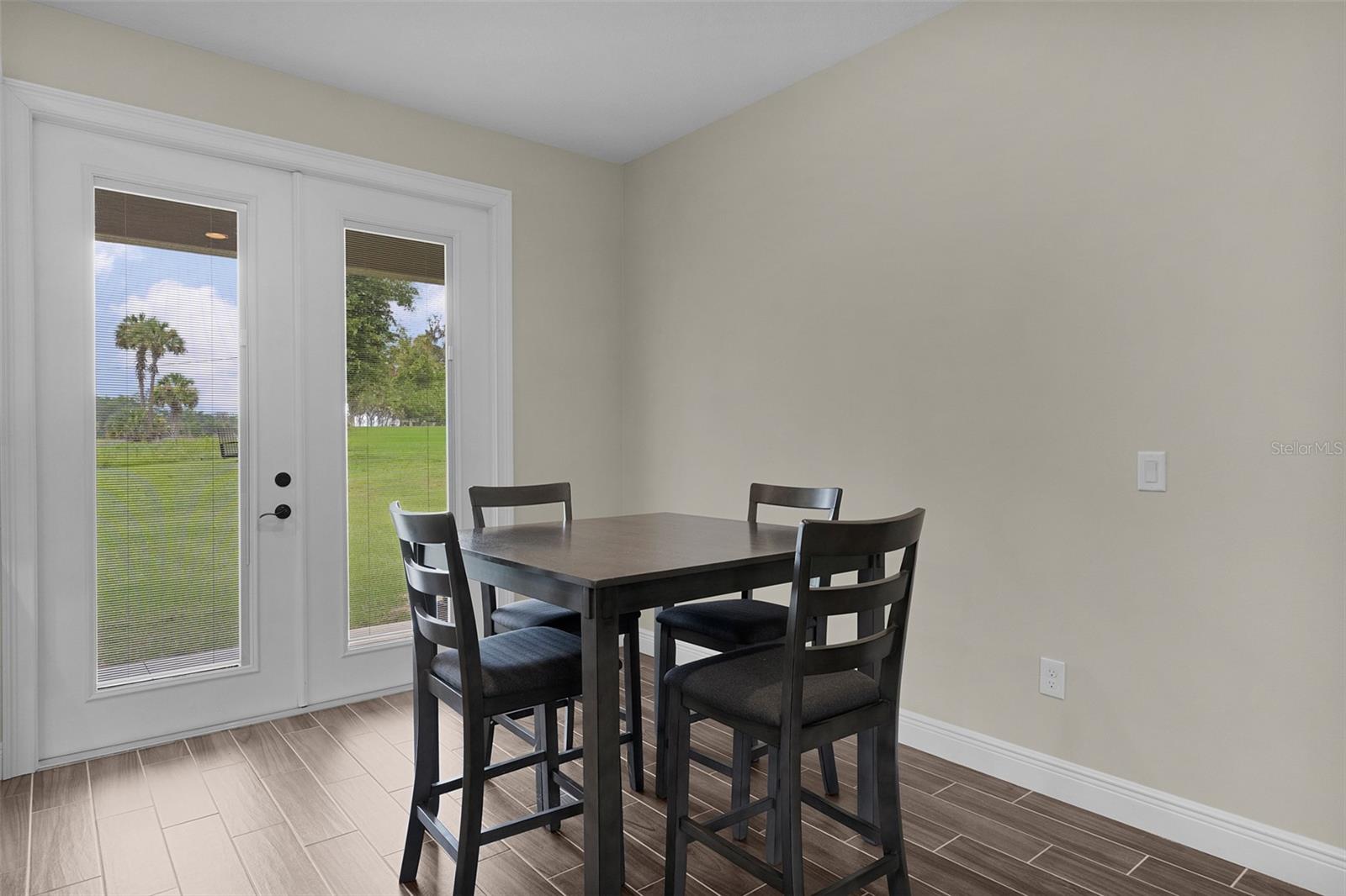 LAKE LOUISE ESTATE - Residential