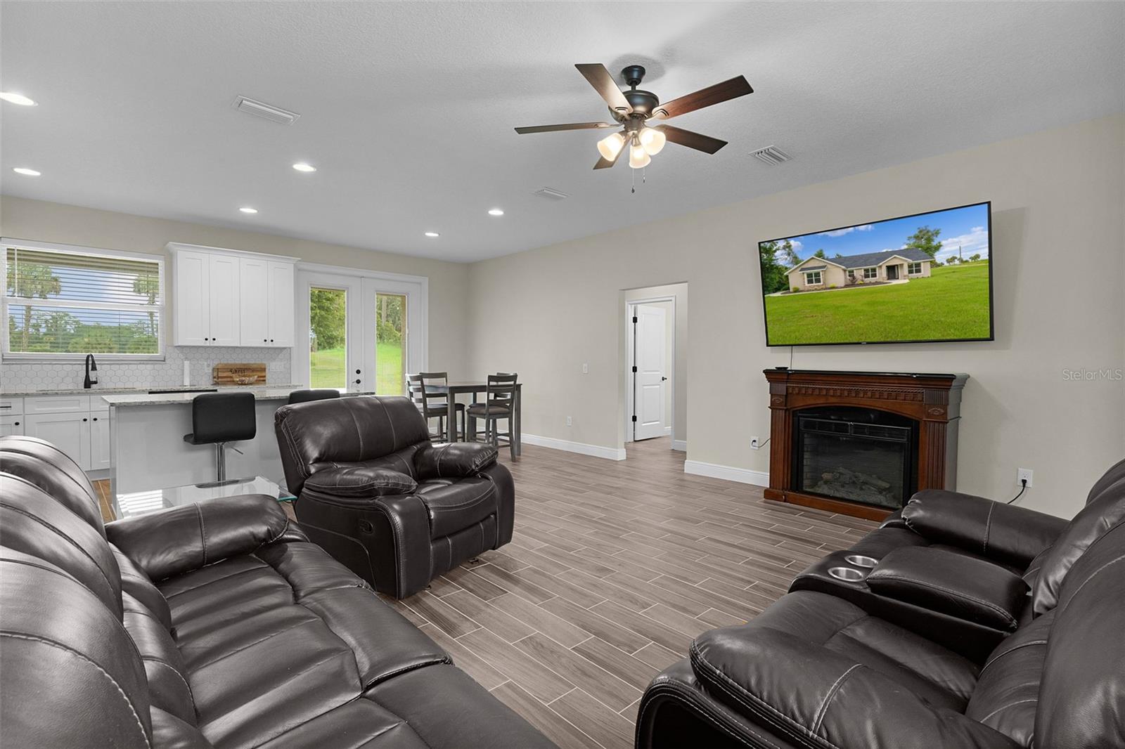 LAKE LOUISE ESTATE - Residential