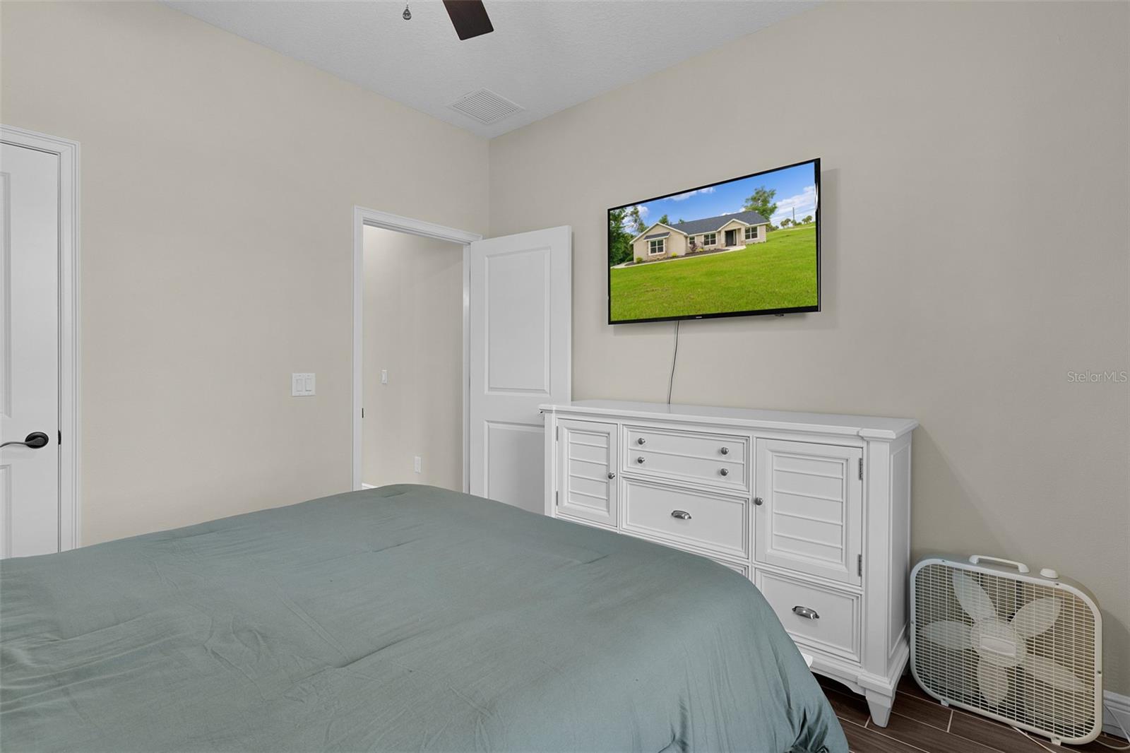 LAKE LOUISE ESTATE - Residential