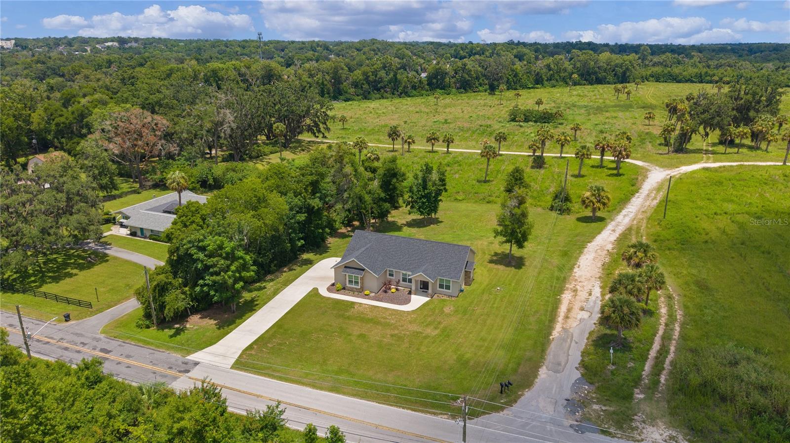 LAKE LOUISE ESTATE - Residential