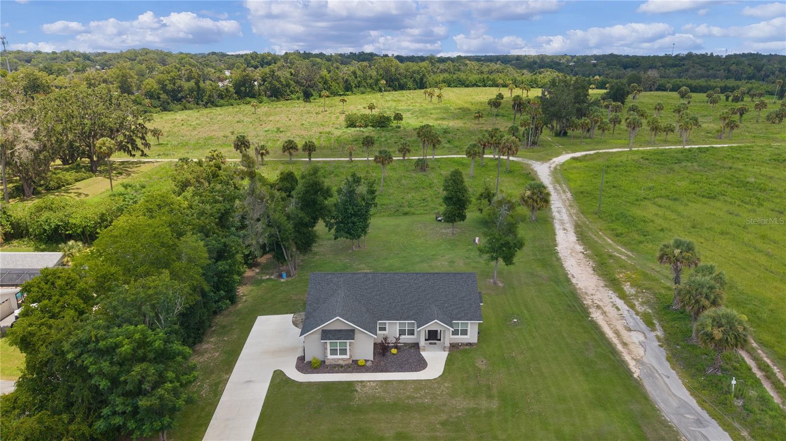 LAKE LOUISE ESTATE - Residential