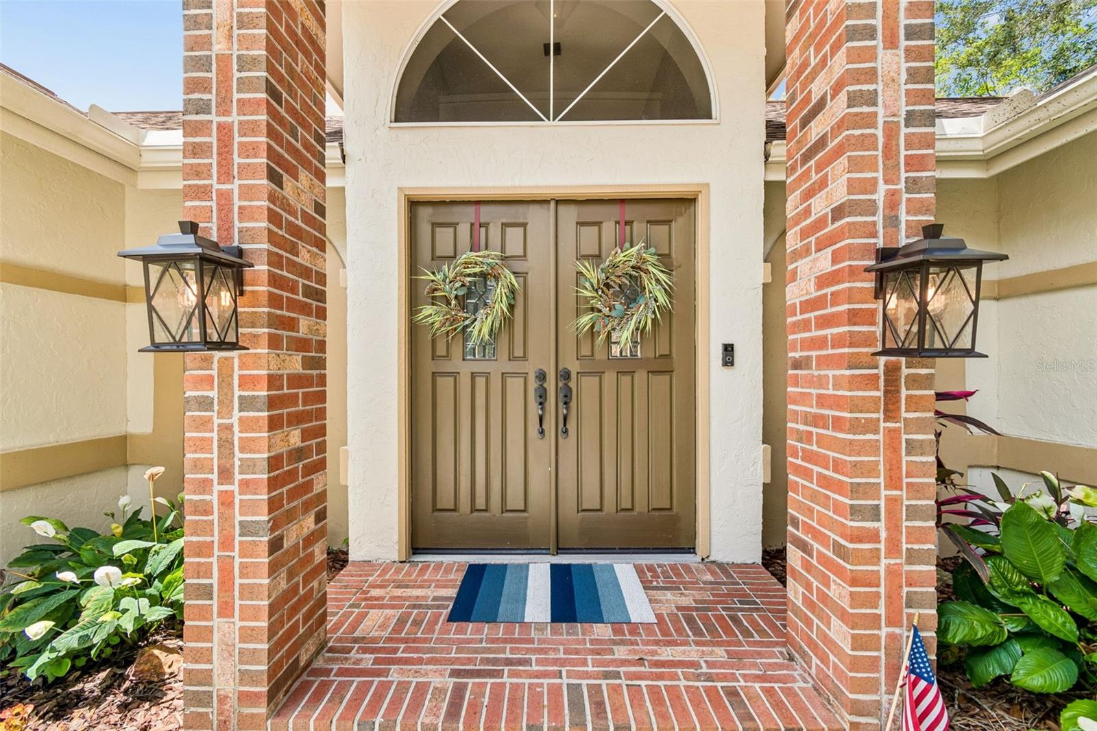 MANORS AT CRYSTAL LAKES THE - Residential