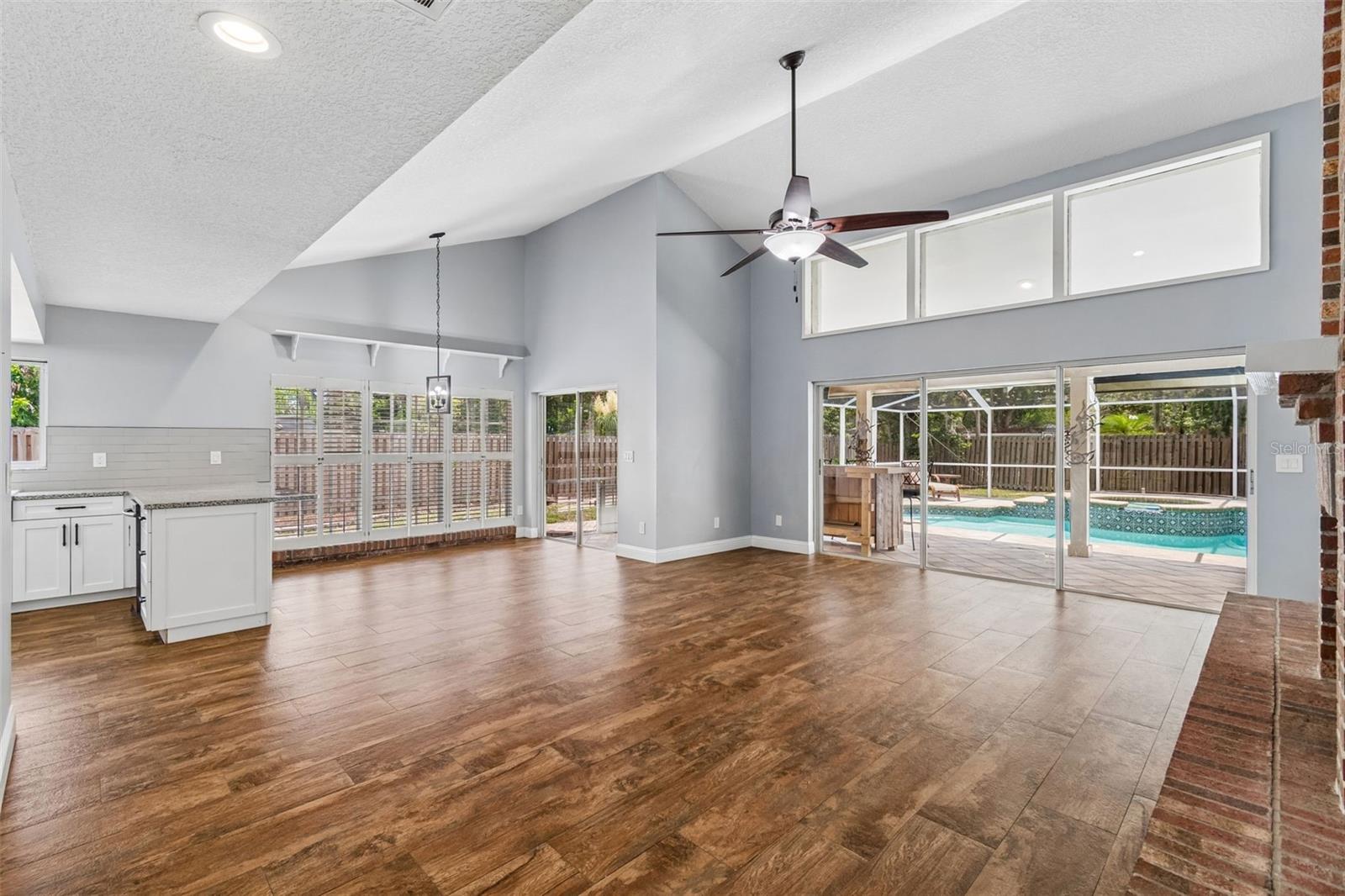 MANORS AT CRYSTAL LAKES THE - Residential