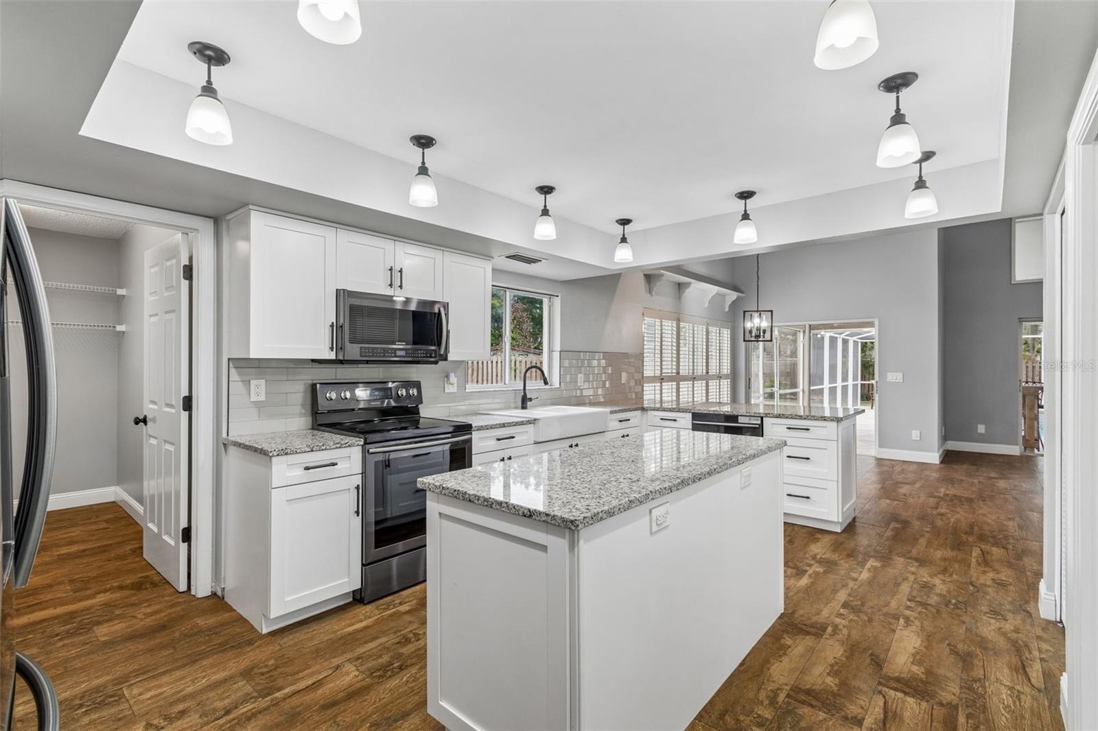 MANORS AT CRYSTAL LAKES THE - Residential