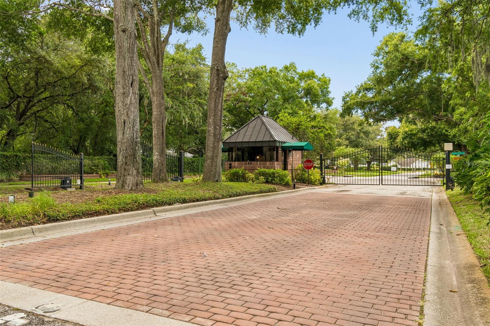 MANORS AT CRYSTAL LAKES THE - Residential