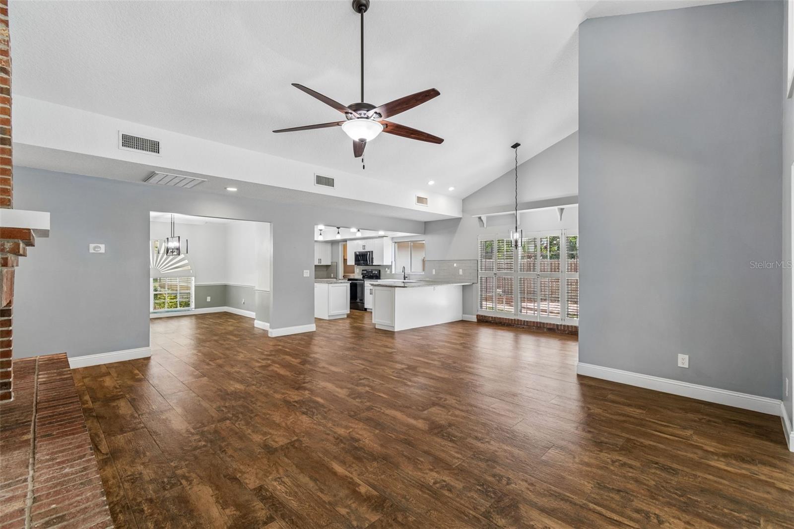MANORS AT CRYSTAL LAKES THE - Residential