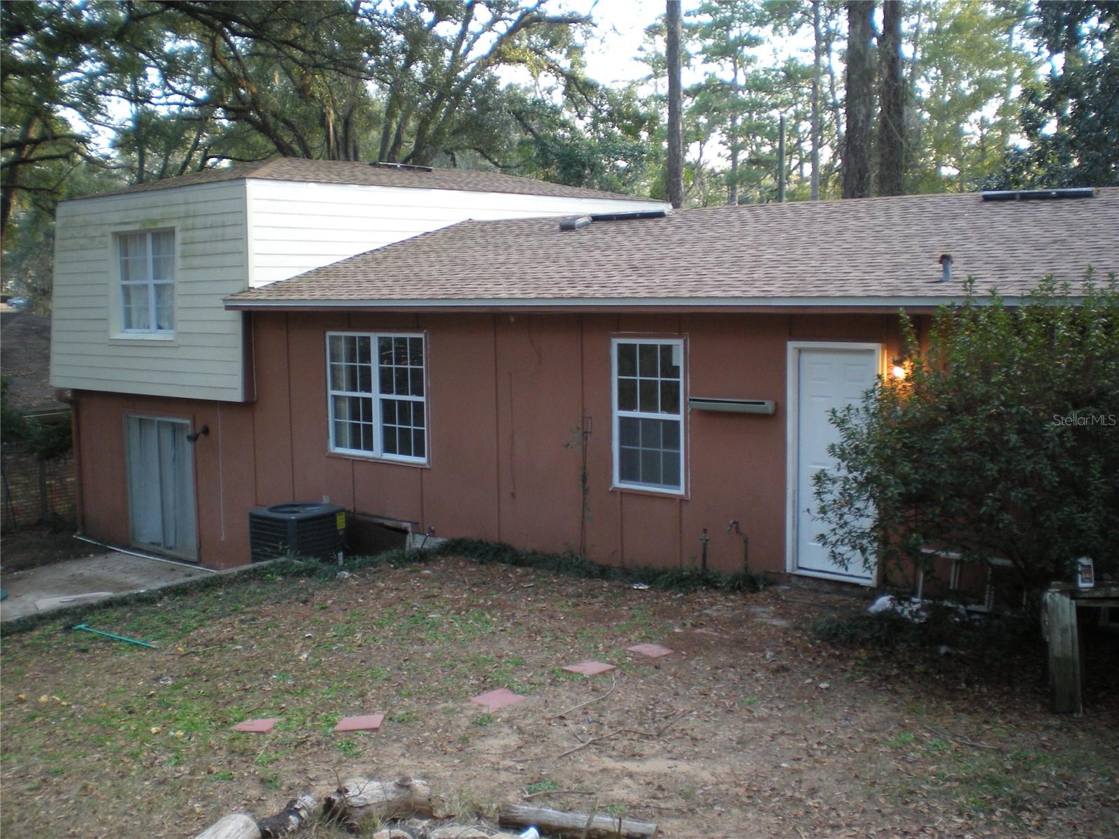 HOLLY HILLS - Residential Lease