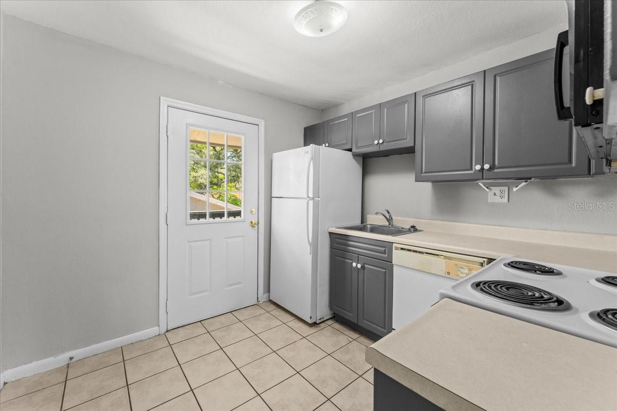 RENAISSANCE VILLAS CONDO - Residential Lease