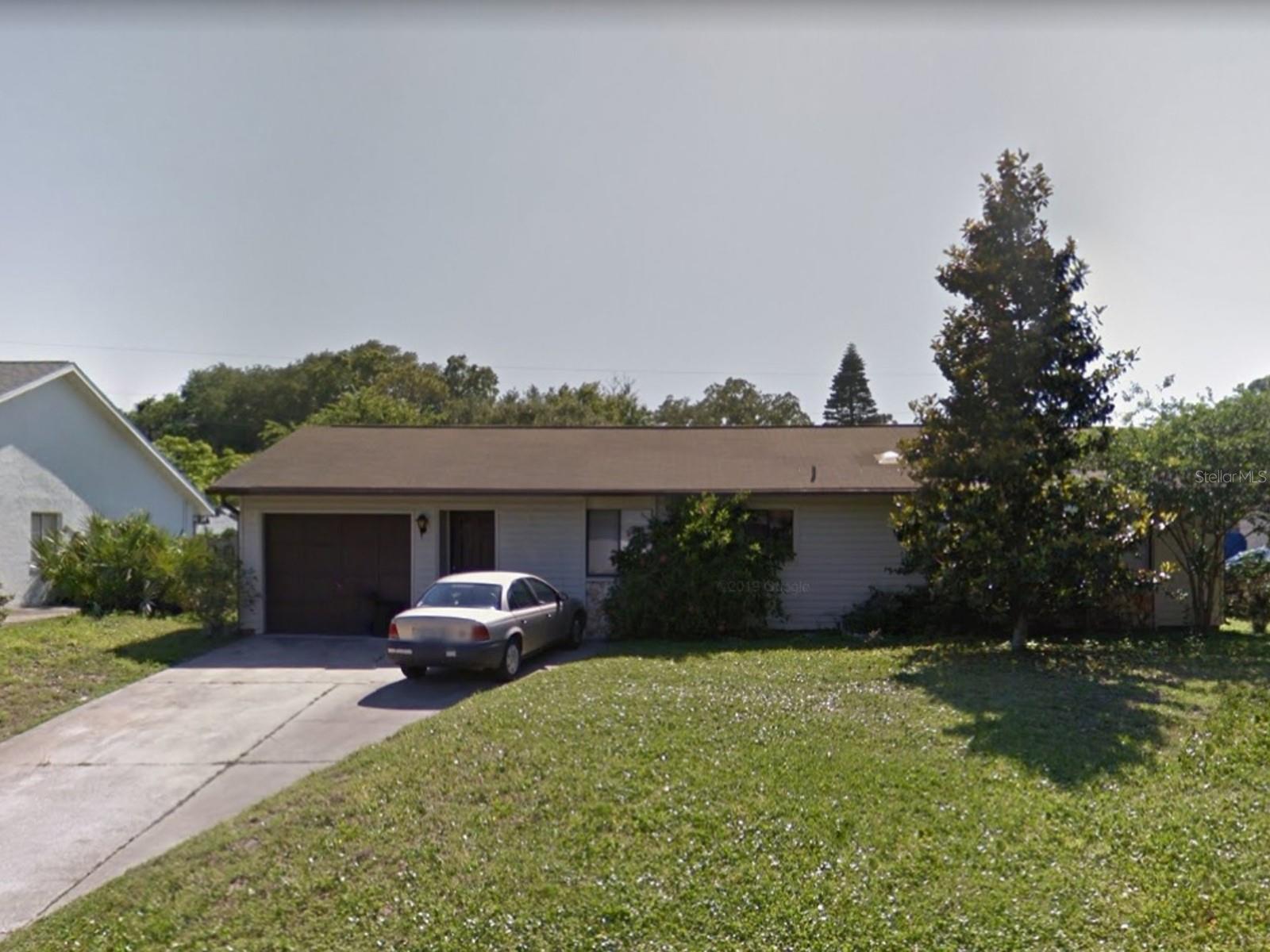 GREAT POOL HOME FOR FIRST TIME BUYERS OR SNOW BIRDS. OPEN FLOOR PLAN, LARGE LANAI OVERLOOKING INGROUND POOL IN BACKYARD. OVERSIZED SINGLE CAR GARAGE. CORNER FIREPLACE IN THE LIVING ROOM, ALL TILE OR VINYL FLOORING. ;Water: City