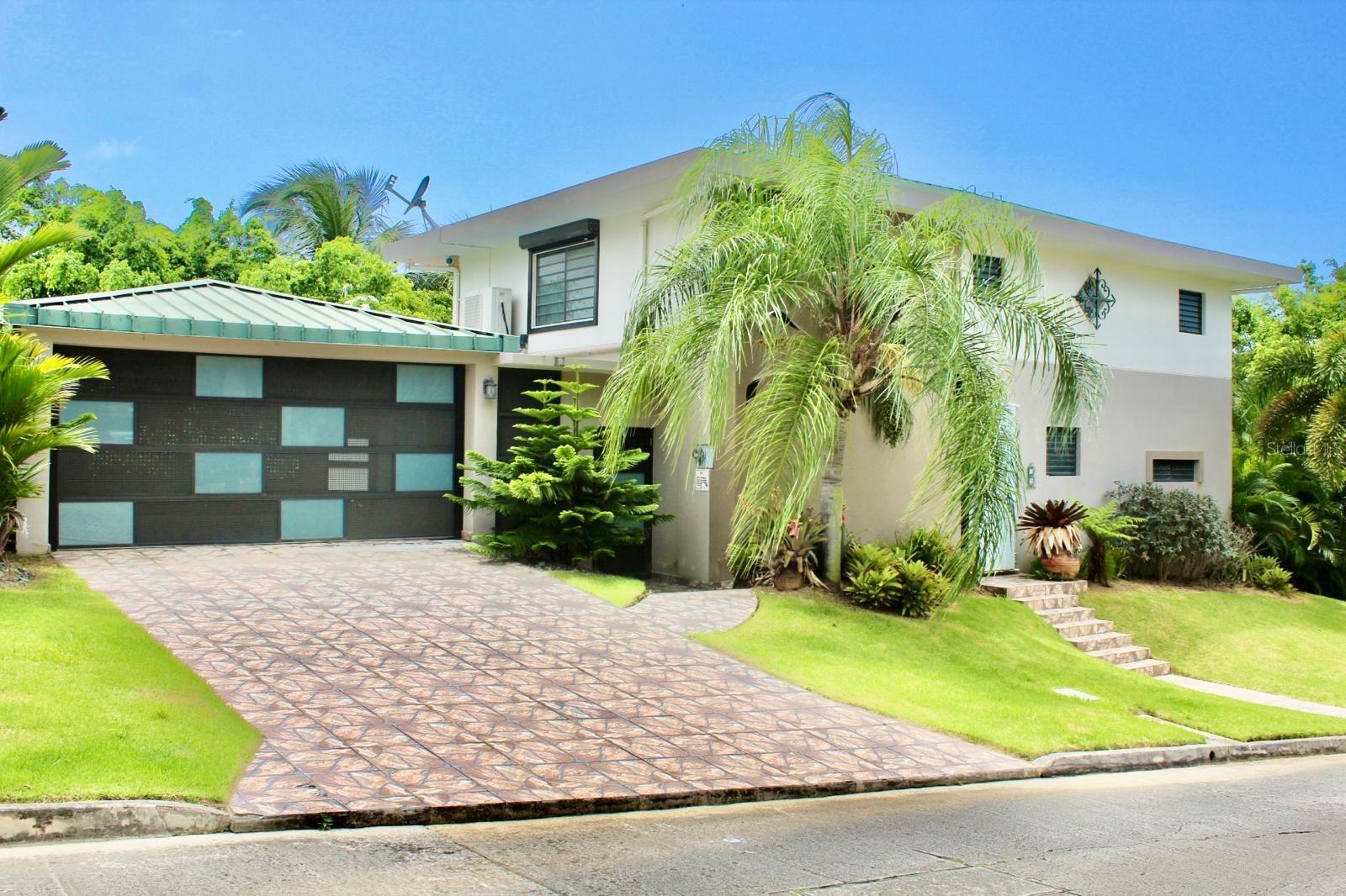 THIS BEAUTIFUL HOUSE  WITH ITS UNIQUE STYLE ON TWO LEVELS WITH PANORAMIC VIEWS OF THE RAIN FOREST  "EL YUNQUE" IS LOCATED IN A PRIVILEGED HIGH POSITION THAT FAVORS BEING A VERY COOL AND QUIET HOME. THIS HOUSE HAS A PRIVATE GAZEBO TO MAKE YOUR BARBECUES, ATTACHED TO A LARGE TERRACE THAT IS CONNECTED DIRECTLY FROM THE LIVING AREA, WHAT DIVIDES IT IS A VERY NICE GLASS AND SECURITY DOOR THAT DOES NOT IMPEDE CLARITY.  IT HAS A CLOSED GARAGE WITH A LOT OF STORAGE AREA AND IS CONNECTED TO THE HOUSE. IT HAS A CISTERN AND 20 K GENERATOR, ALSO HAS ELECTRIC STORMS. ON THE SECOND FLOOR ARE THE BEDROOMS AND TWO COMPLETE BATHROOMS, BOTH REMODELED; THEY HAVE AN ADDITIONAL TERRACE ON THE SECOND  FLOOR WITH ACCESS FROM ALL THE ROOMS AND ADDITIONAL CLOSETS FOR STORAGES. (four bedroom and two and half baths)
THIS PRIVATE COMMUNITY HAS A GUARD ON DUTY 24 HOURS, A SEMI-OLYMPIC POOL, TENNIS/PICKET BALL COURT, A CLUB HOUSE AND A BEAUTIFUL GREEN AREA FOR ADMIRAL. TOTAL AREA HAS 3026.13 METER SQUARE 
THIS HOME IS PERFECT FOR THOSE SEEKING A SERENE AND UPSCALE LIFESTYLE.  CONTAC US TODAY TO SCHEDULE A SHOWING.