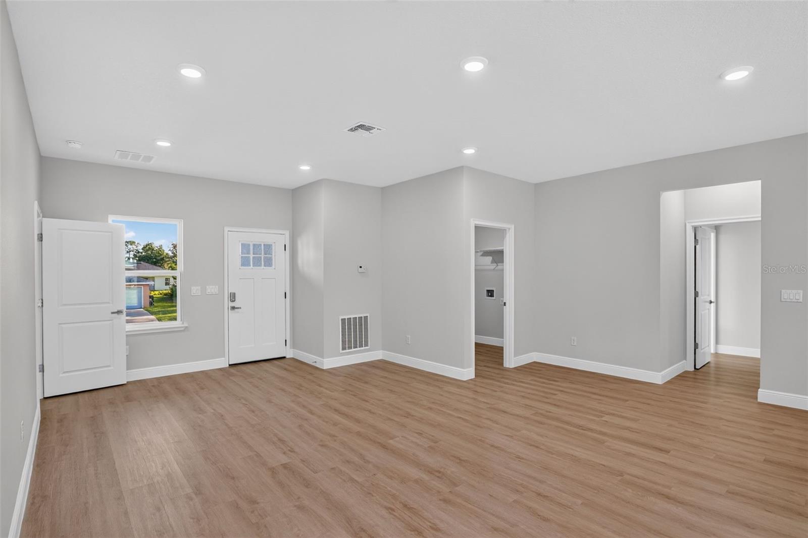 MARION OAKS - Residential