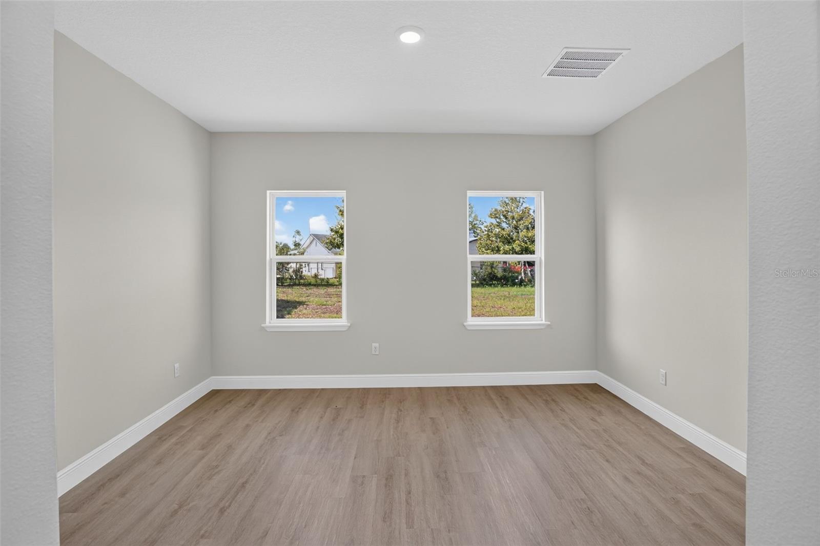 MARION OAKS - Residential