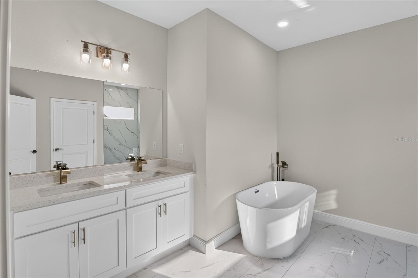 MARION OAKS - Residential