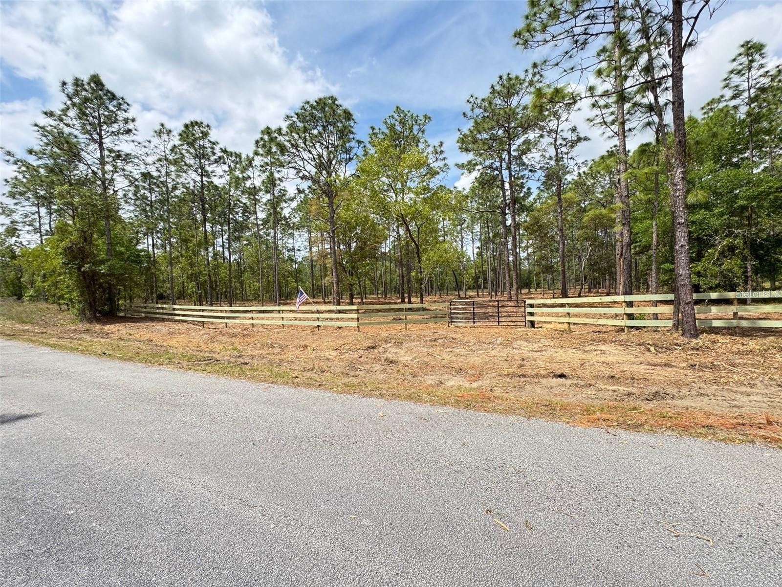 RAINBOW LAKES ESTATE - Land