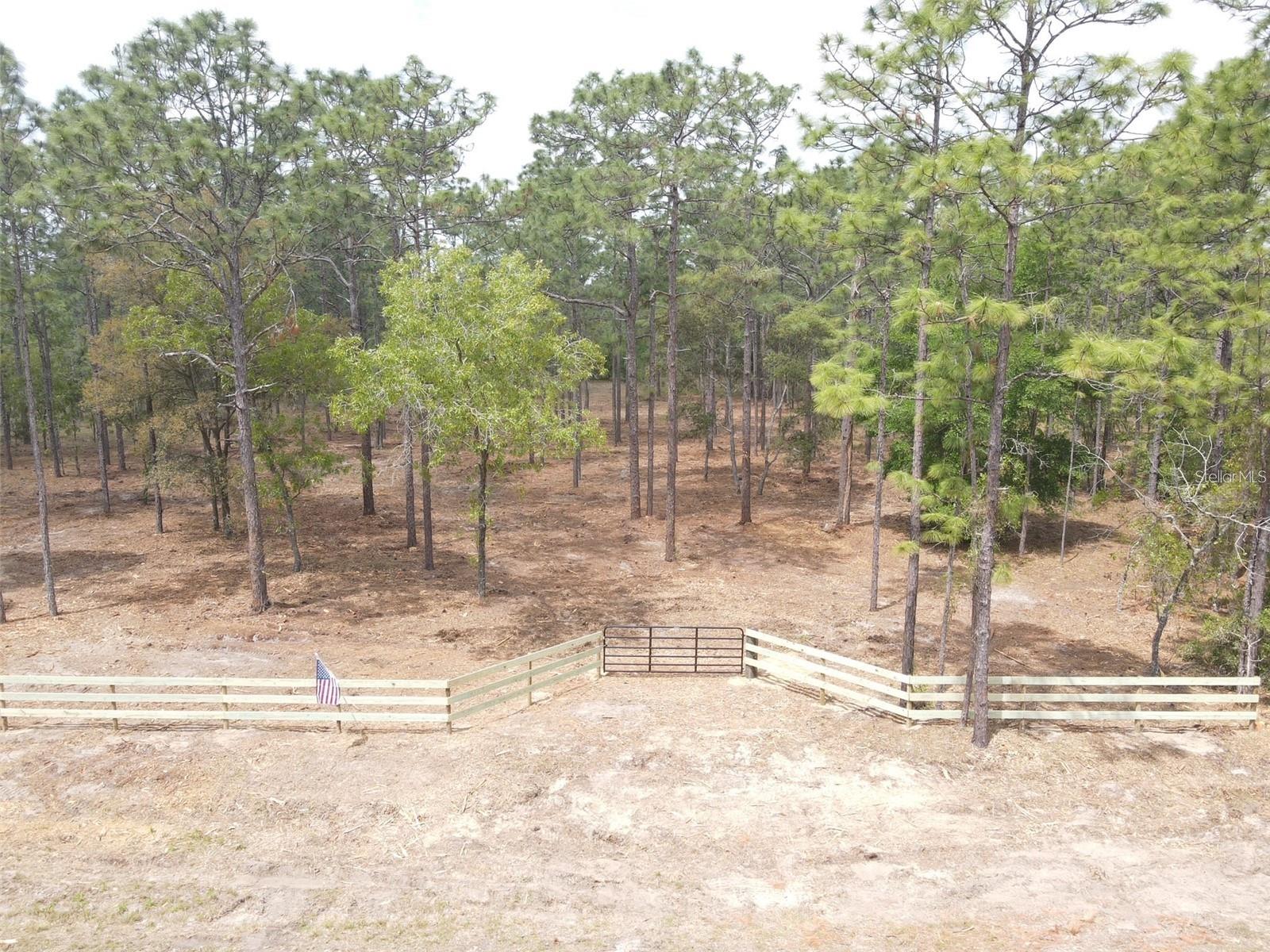 RAINBOW LAKES ESTATE - Land