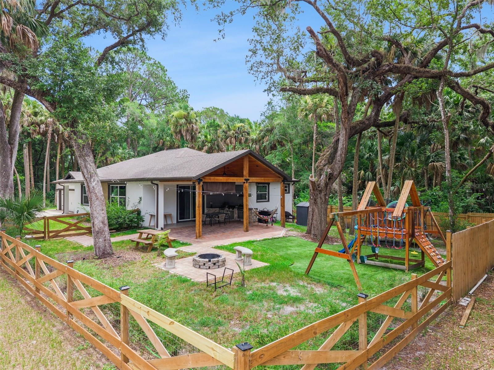 PLANTATION ESTATES UNIT 04 - Residential