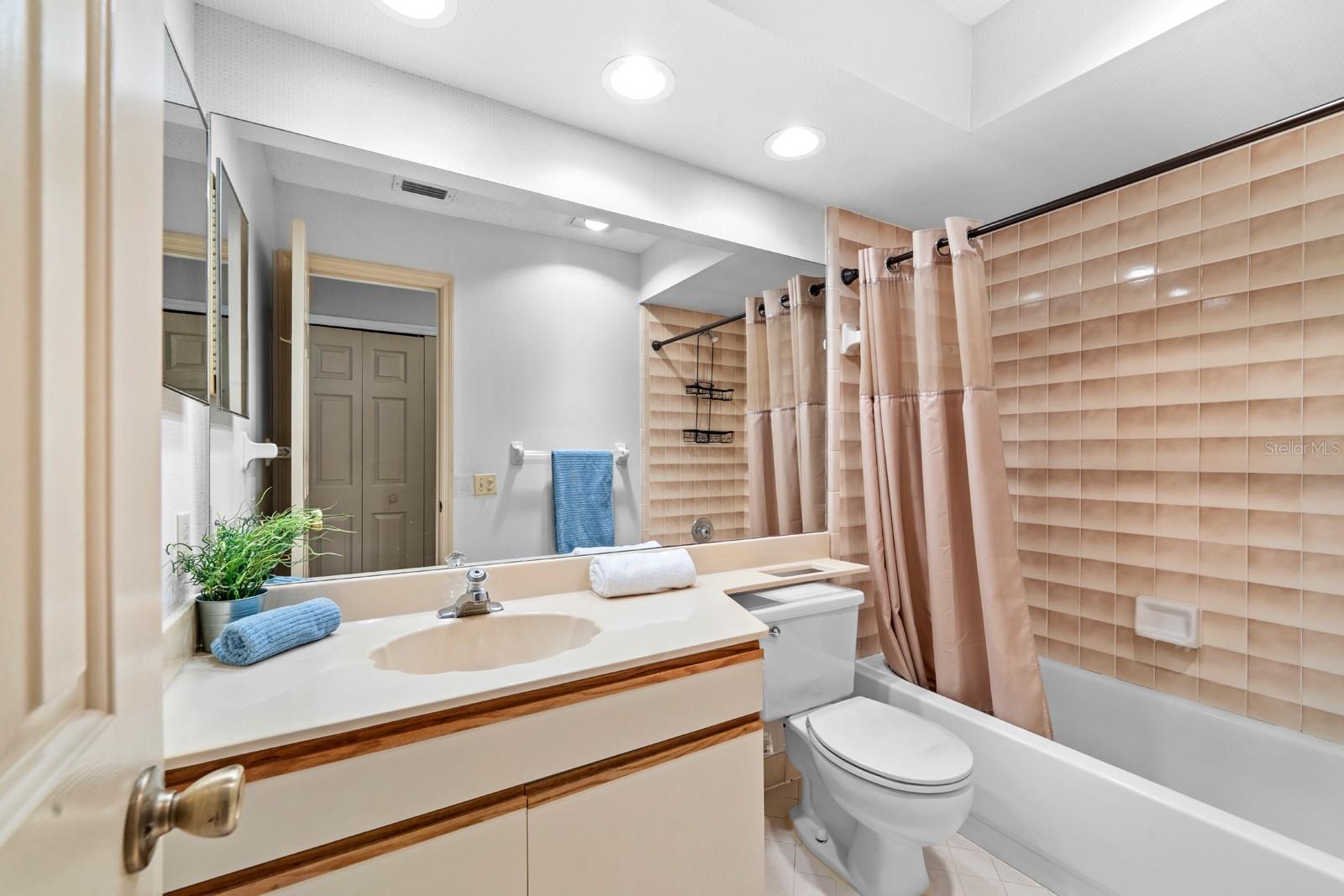 ORANGE TREE COUNTRY CLUB - Residential
