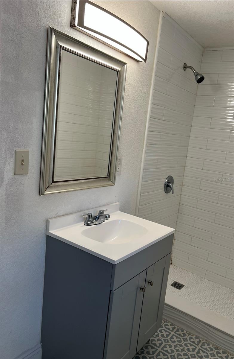 HORN & KITTREDGE DAYTONA - Residential Income