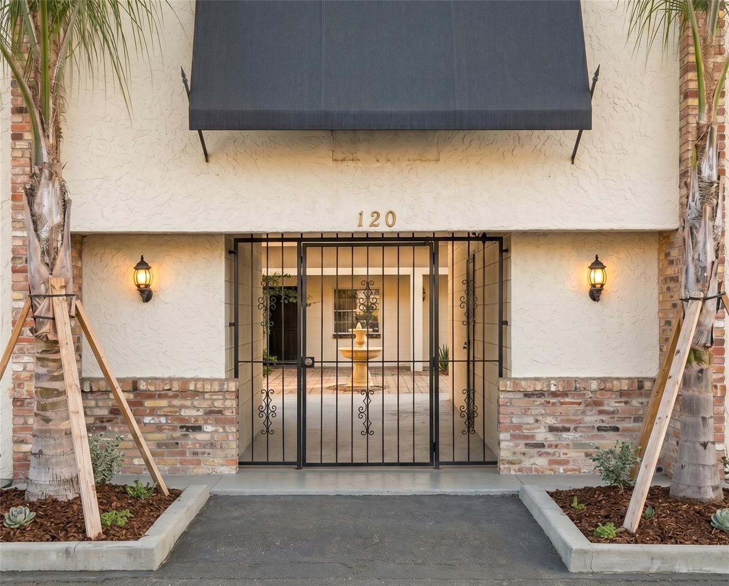 KINGSTON COURT VILLAS - Residential