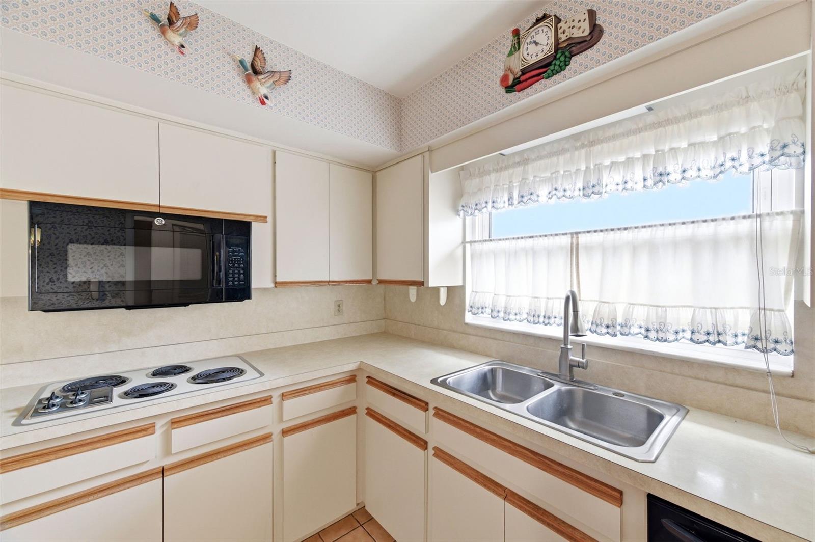 COUNTRY ESTATES 4TH ADD - Residential
